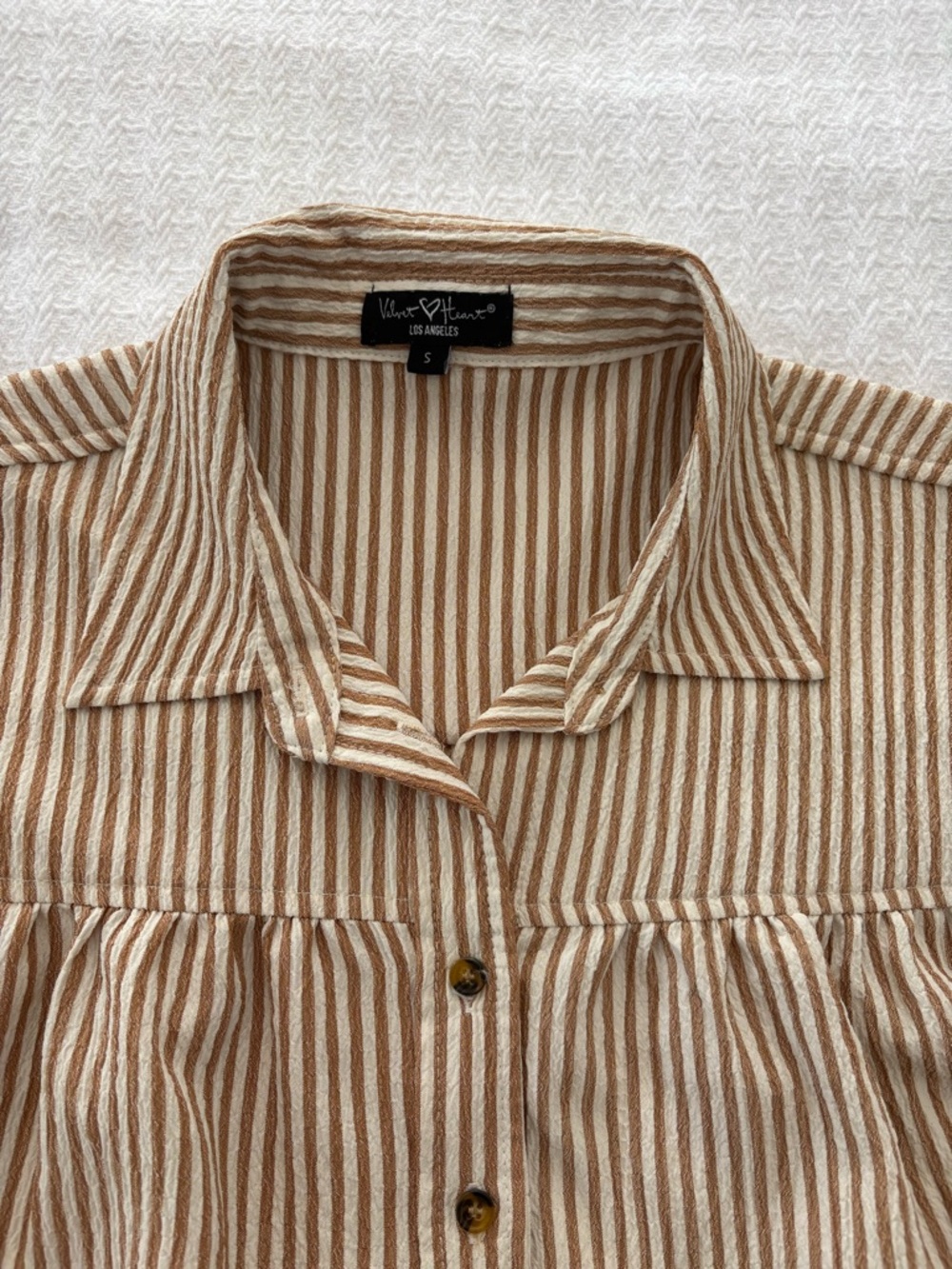 Velvet Heart seersucker tan and cream striped Button Shirt. Generous sz S